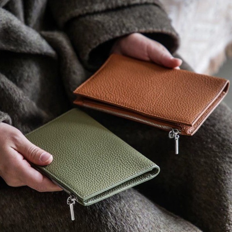 レザーパスポートホルダーカバーケース防水旅行クレジットカード - Travel Accessories For Plane のレビューと価格