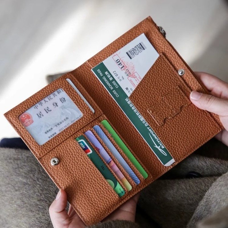 レザーパスポートホルダーカバーケース防水旅行クレジットカード - Travel Accessories For Plane のレビューと価格