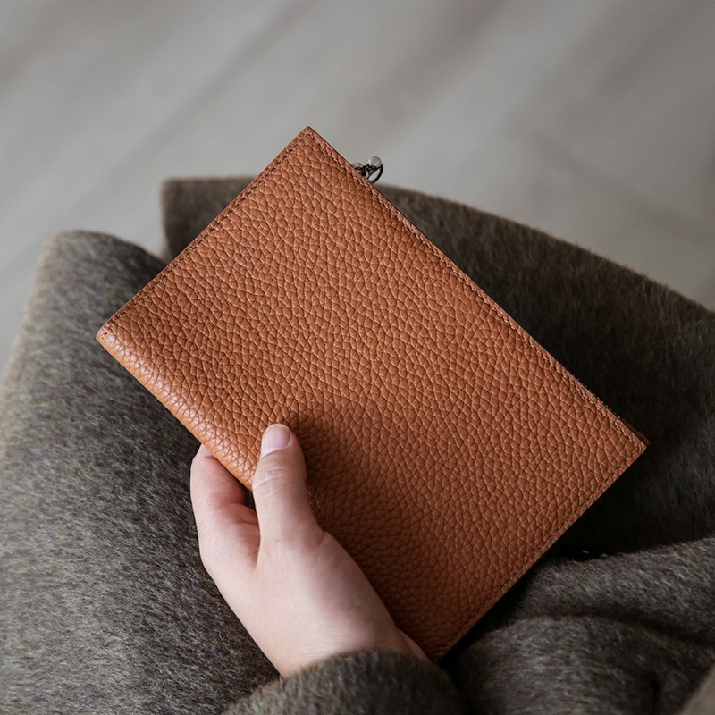 レザーパスポートホルダーカバーケース防水旅行クレジットカード - Travel Accessories For Plane のレビューと価格