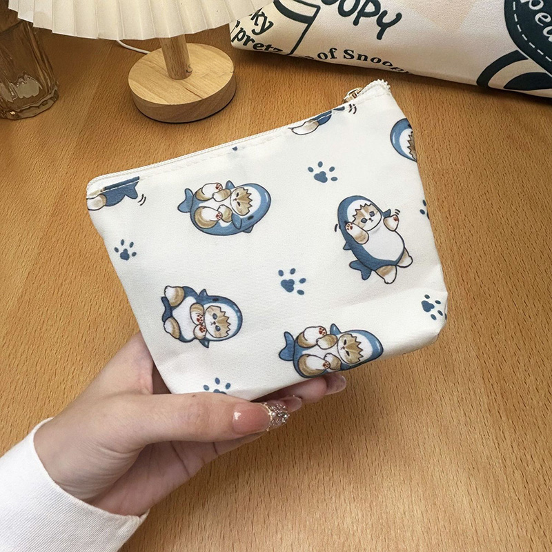 和風モフサンドサメ猫メイクアップバッグ漫画キャンバス収納バッ - Travel Accessories In Japan のレビューと価格